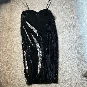 EXPRESS SEQUIN SWEETHEART NECKLINE SHEATH MIDI DRESS